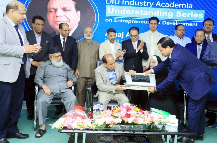 Dr Md. Sabur Khan, Chairman, Board of Trustees of Daffodil International University hands over a memento to Anowar Hossain, Founder Chairman of Anwar Group of Industries at the 12th DIU Industry Academia Lecture Series on Entrepreneurship Development held