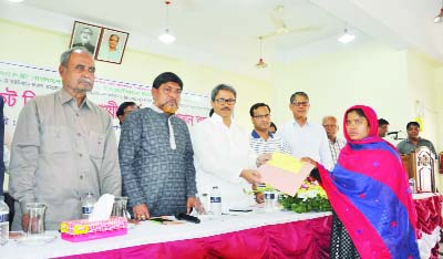 RAJSHAHI: State Minister for Foreign Affairs Shahriar Alam MP distributing saving money to the distressed workers who were engaged in Rural Employment and Road Maintenance Program-2 (RRMP) at Charghat Upazila recently.