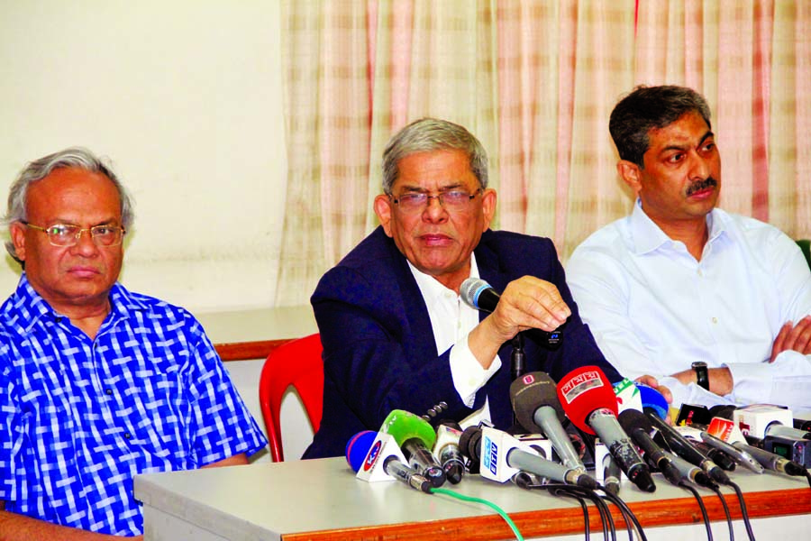 BNP Secretary General Mirza Fakhrul Islam Alamgir addressing a press conference after meeting with eminent lawyer Dr Kamal Hossain regarding the case against BNP Chairperson Begum Khaleda Zia at Nayapaltan office in the city yesterday.