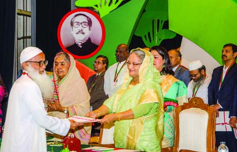 Md Amjad Hossain, Managing Director, Farmers Group based at Shibalaya in Manikganj district receiving Bangabandhu National Agriculture Award-2017 from Prime Minister Sheikh Hasina at a function at Osmani Memrial Auditorium in the city yesterday.