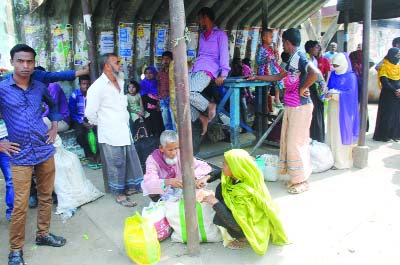 BOGRA: Passengers at Bonani Bus Stand suffering due to strike in 11 northern districts on Wednesday.