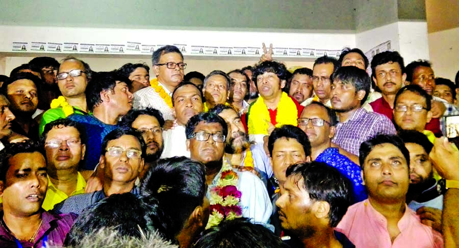 Journalists from different media houses greeting newly elected President and General Secretary of Dhaka Union of Journalists (DUJ) Abu Zafar Surja and Sohel Haider Chowdhury respectively by giving bouquets at the Jatiya Press Club on Thursday.