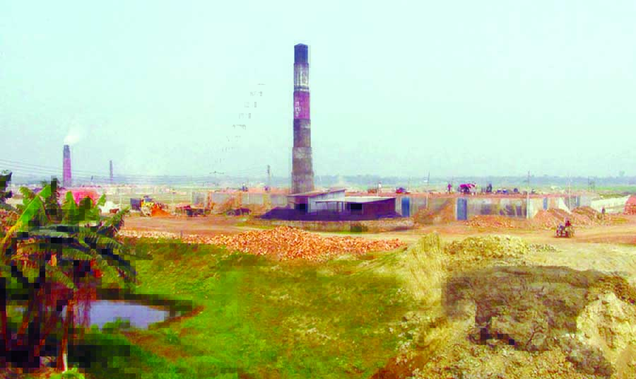 Severe smokes from the kilns, set up illegally ignoring the ban by the High Court on the outskirts of the city and across the country, polluting the air and endangering public health. But the authorities concerned kept their eyes shut. This photo was tak