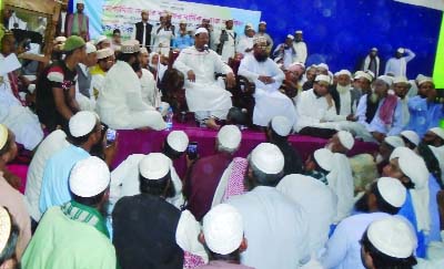 BETAGI (Barguna): Charmonai Peer Mufti Syed Muhammad Rezaul Karim speaking at the two- day-long Annual Urs Mahfil at Mokamia Darbar Sharif as Chief Guest on Friday.