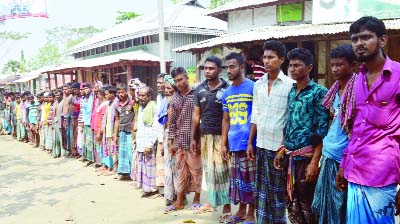 RANGABALI (Patuakhali): Fishermen at Rangabali formed a human chain protesting irregularities on enrolment in special VGF Programme recently.