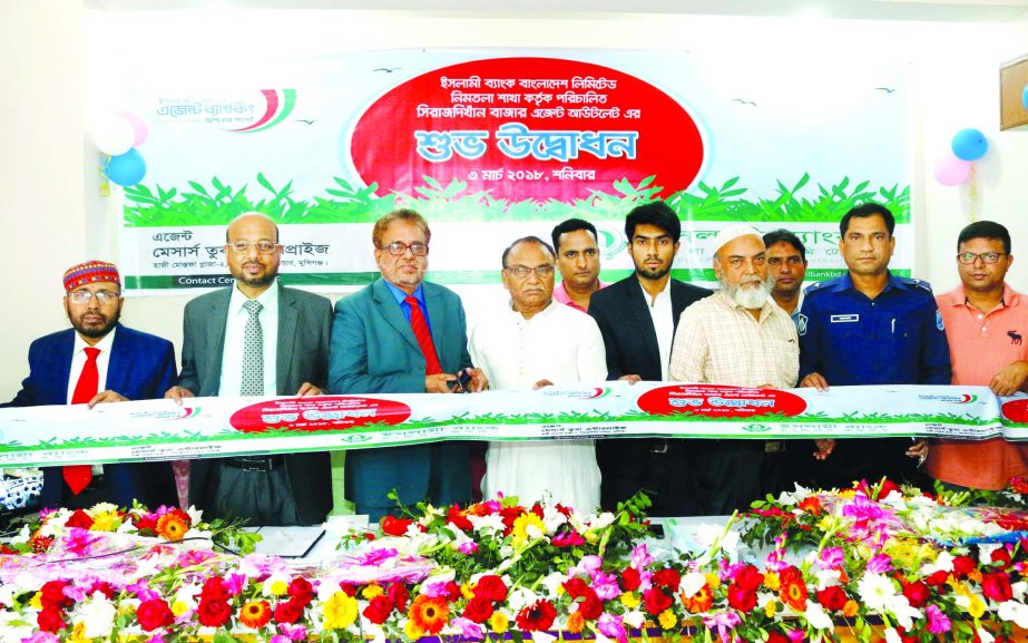 Md. Joynal Abedin, Director of Islami Bank Bangladesh Limited, inaugurating its Agent Banking outlet at Sirajdikhan Bazar in Munshiganj on Saturday. Abu Reza Md. Yeahia, DMD of the bank and Mohiuddin Ahmed, Sirajdikhan Upazila Chairman were also present.