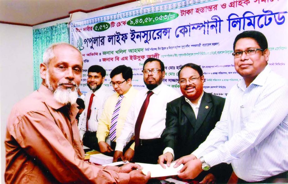 JESSORE: Popular Life Insurance Company Ltd distributed Tk 9,43,58,053 among 5,571 clients as claim money among the clients at a gathering at Jessore CCT Auditorium recently. Insurance Development and Regulatory Authority (IDRA) Executive Director Kha