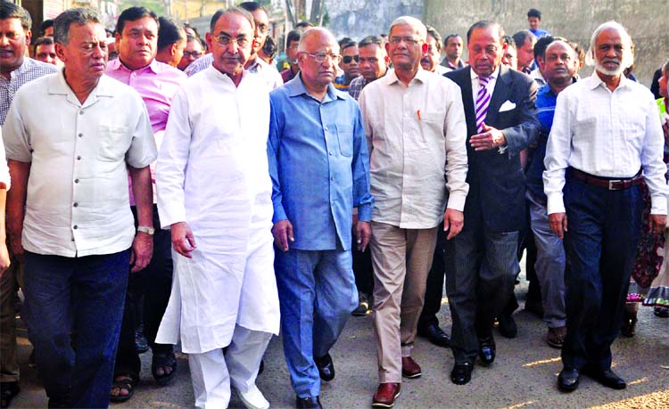 A delegation of BNP Standing Committee led by Mirza Fakhrul Islam Alamgir coming out from jail after meeting Khaleda Zia on Wednesday for the first time after her one month's imprisonment at Dhaka Central Jail.