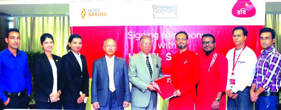 Tawfique Imam, General Manager of Robi and Dipak Paul, General Manager of Hotel Sarina, exchanging an agreement signing documents at the hotel in the city recently. Under the deal, customers of Robi will be able to enjoy exciting special discounts while d