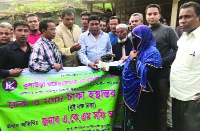 KULAURA (Moulvibazar): A K M Shafi Ahmed Solman, Joint General Secretary, Awami League, Kulaura Upazila Unit distributing financial aid to family member of late Md Mosahid Ali of Sadipur Village organised by Kulaura Welfare Association, Qatar recen