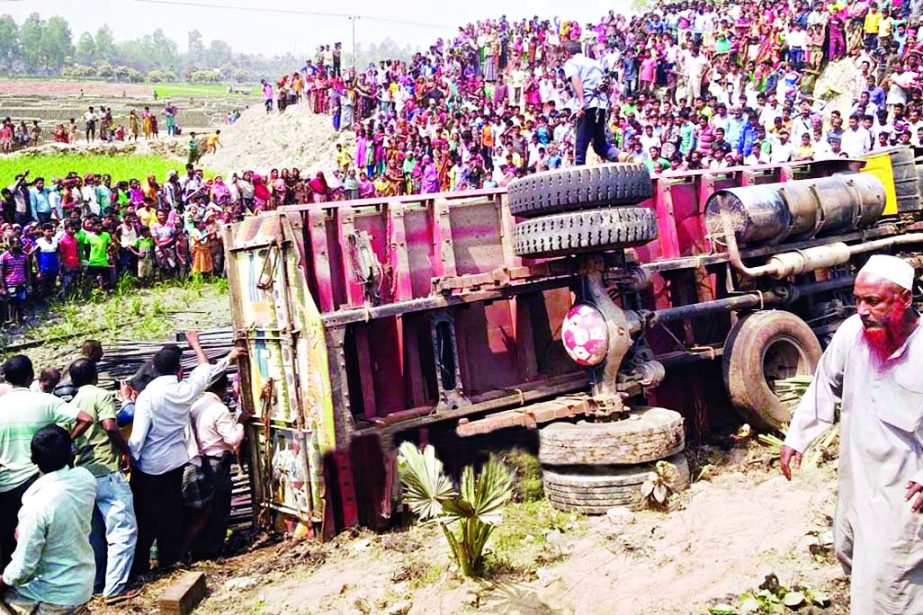 Seven people were killed and 14 others injured when Rangpur bound passenger truck overturned on Dhaka- Rangpur Highway at Jundah of Palashbari upazila of Gaibandha on Saturday.