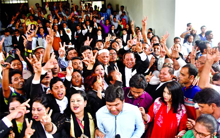 Pro-BNP lawyers rejoicing with showing V-sign on the High Court premises after Khaleda Zia granted bail for four months by the court on Monday.