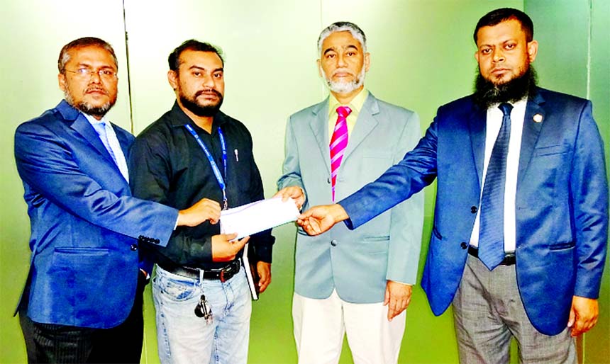 Talukder Md. Zakaria Hossain, CEO of Union Insurance Company Limited, handing over a Claim Settlement Cheque to the client of representative of Ms Sanowara Group of Companies against insurance policy at its head office in the city recently. Md. Iqbal Ras