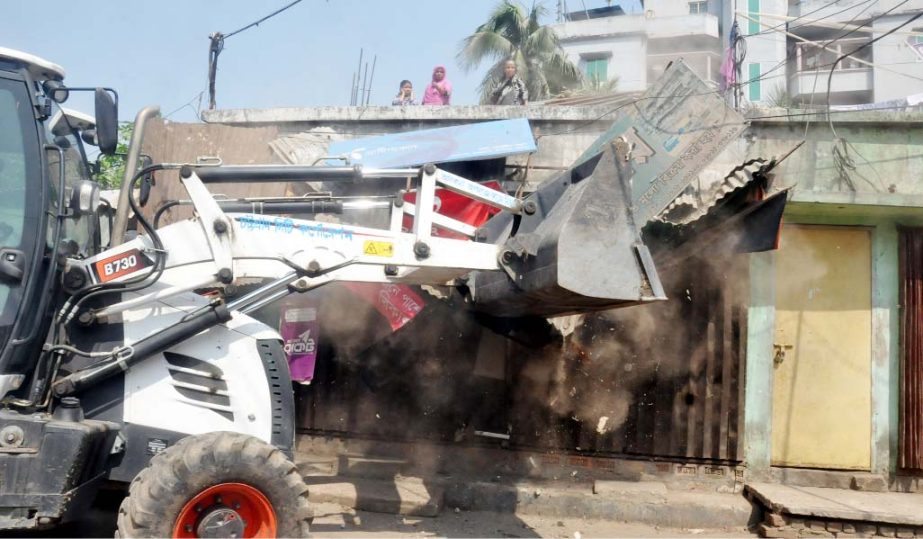 A mobile court of city corporation conducted evicted illegal constructions from footpaths of different areas in the Port City yesterday.