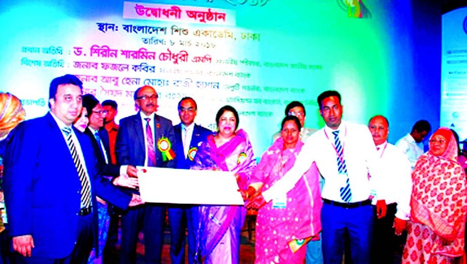 Speaker of the Parliament Dr. Shirin Sharmin Chaudhury MP and Bangladesh Bank Governor Fazle Kabir handing over a cheque of Tk 25 lakh financed by ONE Bank Limited (OBL) to an women entrepreneur at the Banker-SME Women Entrepreneur Conference and Product