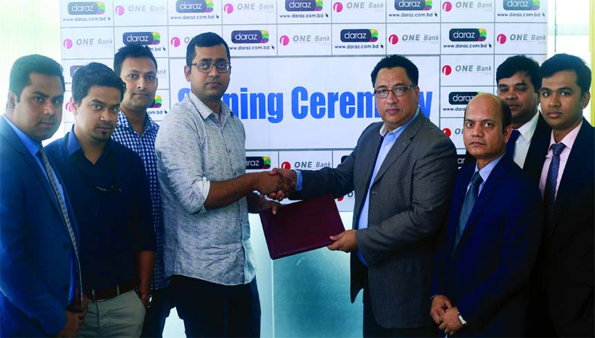 Syed Maruf Ali, Head of Cards of ONE Bank Limited (OBL) and Syed Mostahidul Hoq, Managing Director of Daraz Bangladesh, exchanging a MoU signing documents to offer exclusive privileges for OBL cardholders and employees at the banks head office in the city
