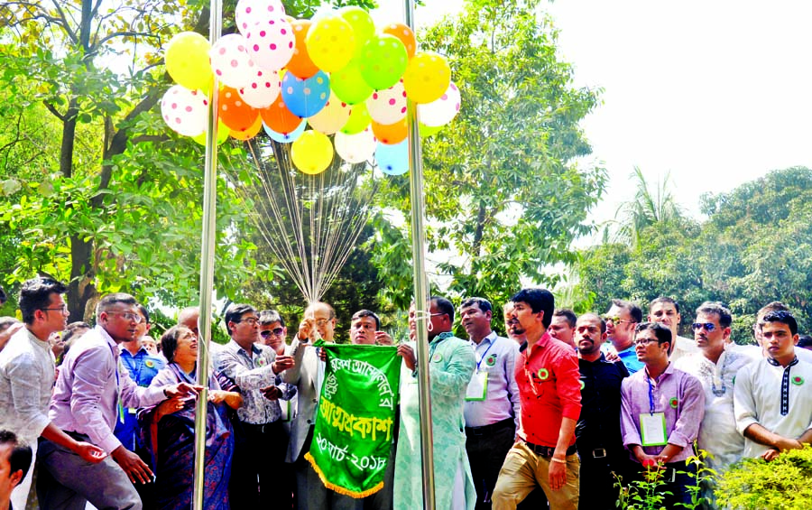 Former Vice-Chancellor of Dhaka University Dr. AK Azad Chowdhury, among others, at the inaugural ceremony of a programme on the debut of 'Green Environment Movement' on the premises of Public Library in the city on Tuesday.