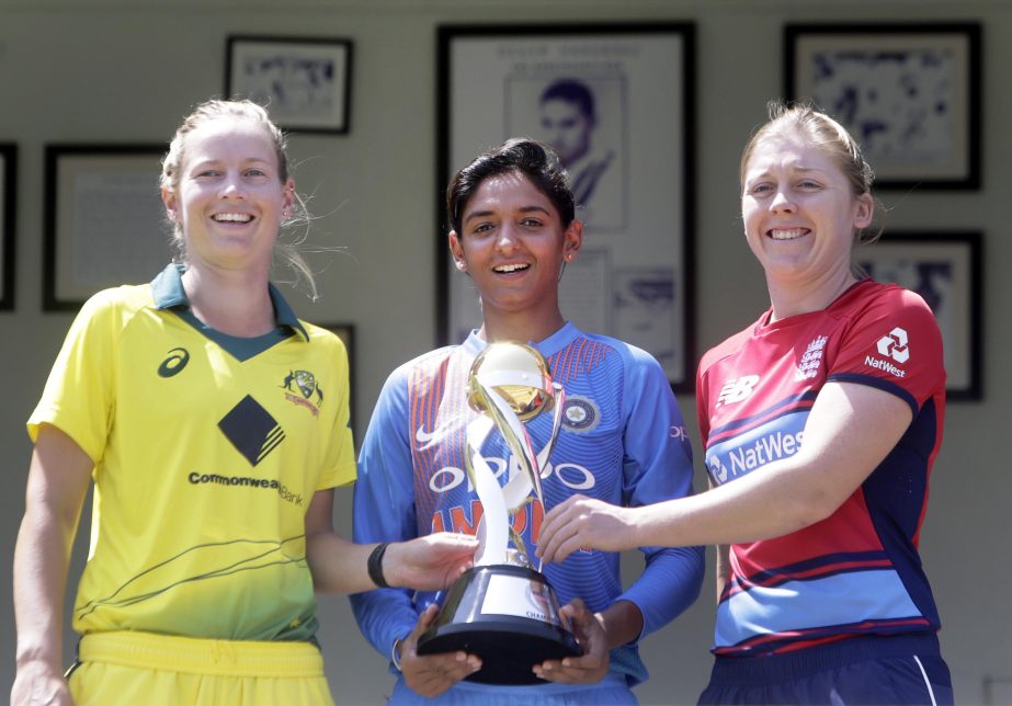 (From left to right) Australia's team captain Meg Lanning, India's team captain Harmanpreet Kaur and England's team captain Heather Knight pose with the Paytm Women's Tri-Series trophy in Mumbai, India on Wednesday.