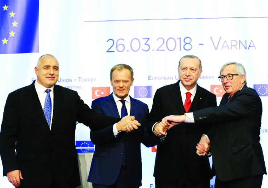 Bulgaria's Prime Minister Boyko Borissov, European Council President Donald Tusk, Turkish President Tayyip Erdogan and European Commission President Jean-Claude Juncker pose following a news conference at Euxinograd residence near Varna, Bulgaria on Mon