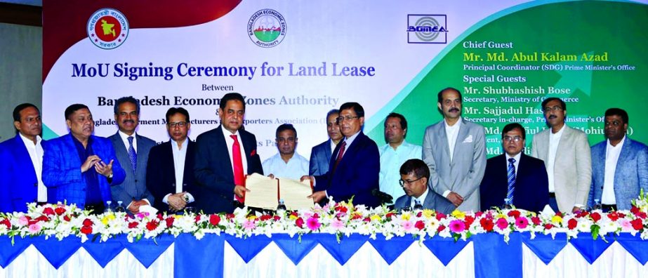 Harunur Rashid, Executive Member of Bangladesh Economic Zone Authority (BEZA) and Md. Siddiqur Rahman, President of BGMEA, exchanging a MoU signing documents at a hotel in the city recently. Paban Chowdhury, Executive Chairman of BEZA and Abul Kalam Azad,