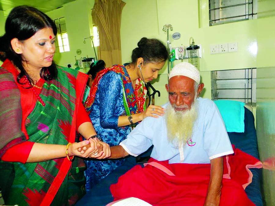 Ailing Hamidul Haque, Birprotik under treatment at Dr Sirajul Islam Medical College and Hospital in the city's Malibag. Chairman of the hospital Dr Rubayat Islam Manti stands by Hamidul for his treatment. The snap was taken recently.