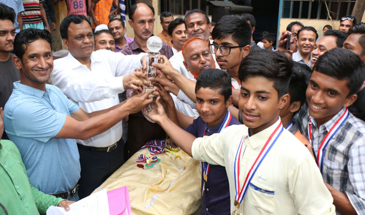 Former player of Bangladesh National Cricket team Mehrab Hossain Opee handing over the winners trophy to the members of the winning team at Faridabad High School Ground recently. Faridabad High School arranged the cricket tournament marking the Independen