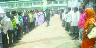 SUNDARGANJ (Gaibandha ): A human chain was formed in the town protesting corruption in TR and Food for Work Project yesterday.