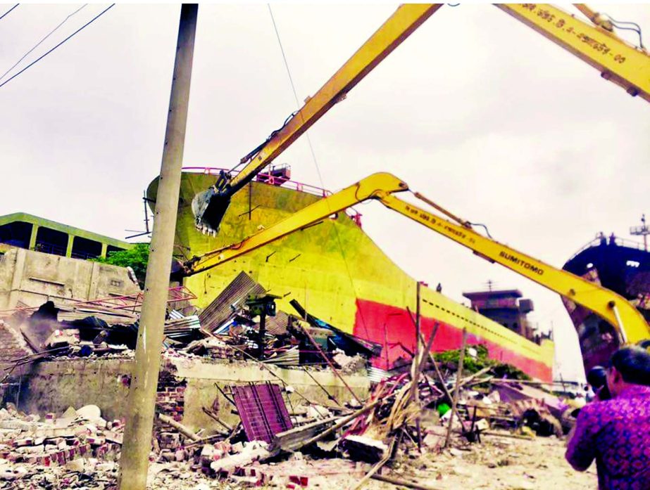 BIWTA on Friday demolishes some illegal dockyards along the Buriganga River in Mirerbagh of South Keraniganj.