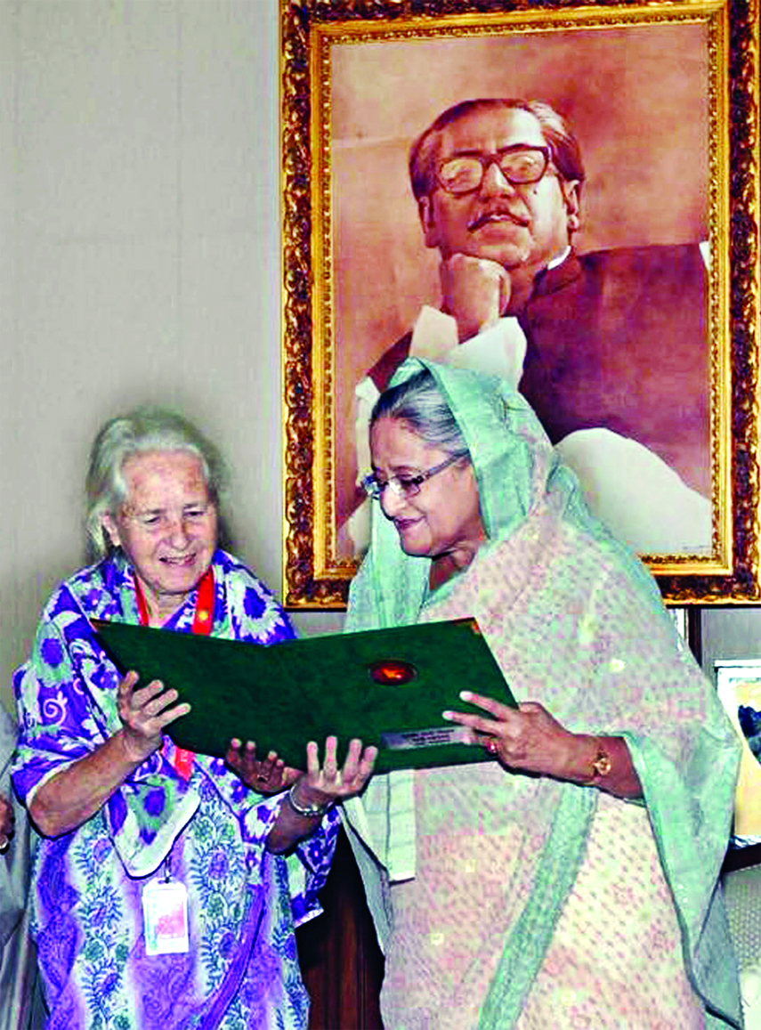 Prime Minister Sheikh Hasina handed over the citizenship certificate to British woman Lucy Helen at a function at her official residence Gonabhaban on Saturday.