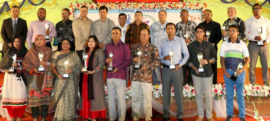 The winners of the Fifth Walton Cup Golf Tournament with the guests and officials of Walton Group and Savar Golf Club pose for a photo session at the Savar Golf Club on Saturday.