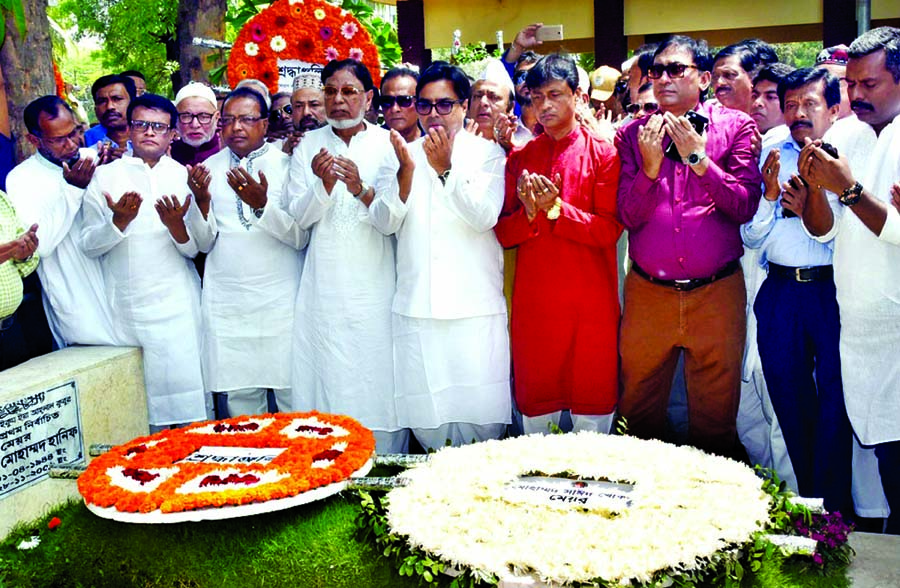 Mayor of Dhaka South City Corporation Sayeed Khokon along with leaders of Bangladesh Awami League organised a Doa Mahfil and placed wreaths at the grave of Dhaka's first mayor Mohammad Hanif on his 74th birthday at Azimpur Graveyard yesterday .