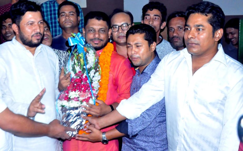 The well-wishers receiving Md Mazharul Islam Tuhin, the newly elected General Secretary of Bangladesh Amateur Boxing Federation at the National Sports Council on Tuesday.