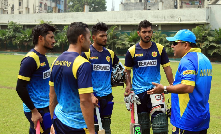 Coach of Dhaka Abahani Limited Khaled Mahmud Sujan (right) giving tips to the players of Dhaka Abahani Limited during the practice session at the BCB-NCA Ground in Mirpur on Wednesday.