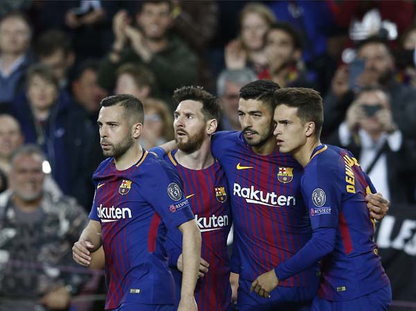 Barcelona's Luis Suarez (second right) celebrates his goal and the forth of his team with Lionel Messi (second left) and other teammates during a Champions League quarter-final first leg soccer match between FC Barcelona and Roma at the Camp Nou stadium