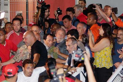 Brazilian ex-president Luiz Inacio Lula da Silva has surrendered to police on Saturday to begin a 12-year prison sentence for corruption.