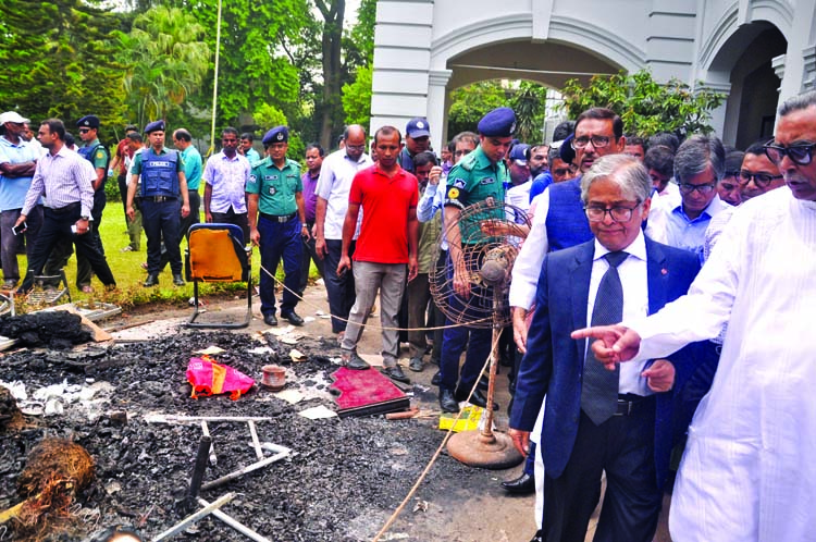 Road Transport and Bridges Minister Obaidul Quader and Social Welfare Minister Rashed Khan Menon visited the ransacked residence of Dhaka University Vice-Chancellor Prof Dr Akhtaruzzaman on Tuesday.