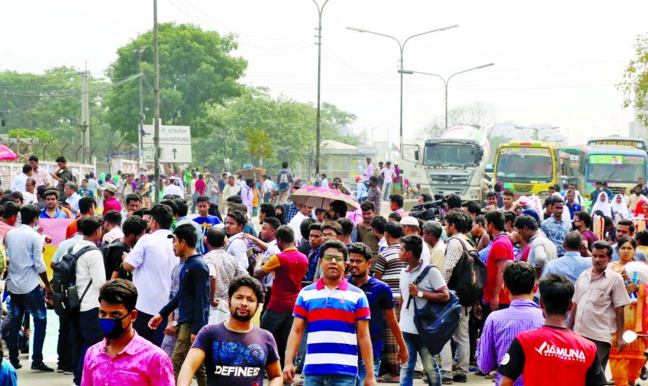 Private varsity students on Tuesday blocked the main road at Rampura area demanding reform in the existing quota system in public services and withdrawal of VAT from the student dues.