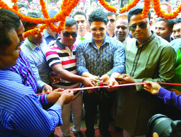 SATKHIRA: Popular film star Ferdous Ahmed inauguration a showroom of refrigerators at Sokokati Bazar in Kalaroa upazila on Monday.