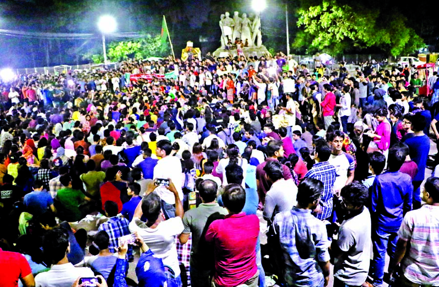 Overcoming the divisions, thousands of students of different colleges joined the quota reform movement for the 3rd consecutive day on Tuesday across the country. This photo was taken from in front of Dhaka University Library in the evening.