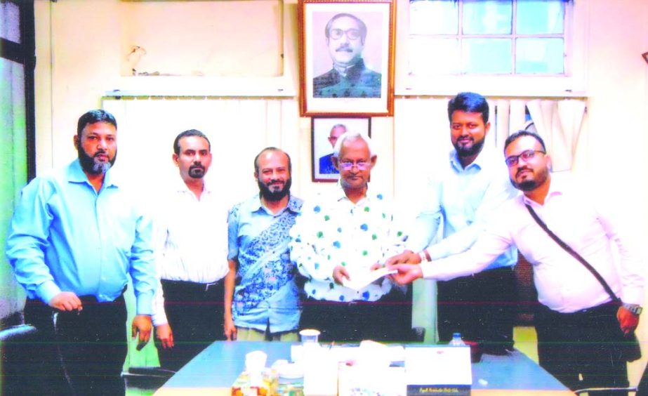 Md. Rezaul Karim, Chairman of Shippersâ€™ Council of Bangladesh (SCB) is seen handing over four cheques to representatives of RANGS Properties Limited for purchasing of own office space of SCB in RANGS FORTUNE SQUIRE Building at Dhanmondi on 10th Apr