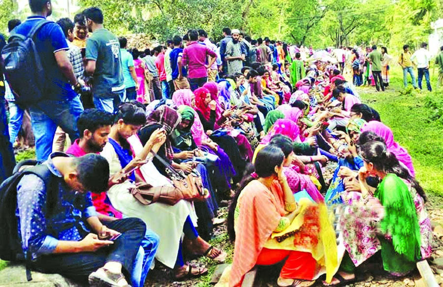 Students of Mymensingh Agricultural University blockade the railway on Wednesday with a call to reform existing quota system.