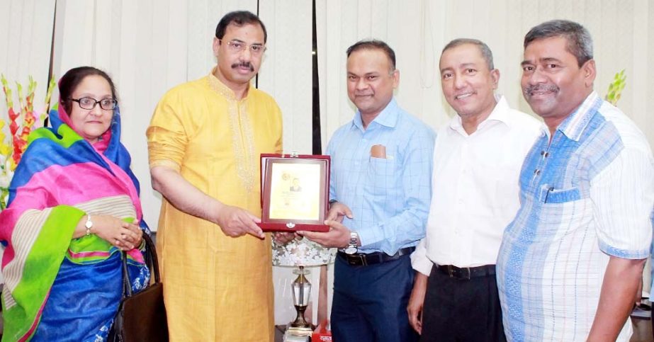 CCC Mayor A J M Nasir Uddin giving crest to Md Rafiqual Islam Manik, Editor of IEB a reception oreganised by Bangabnadhu and Char Neta Smriti Parishad on Tuesday.