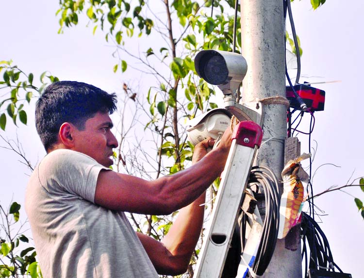 CCTV camera being installed in different areas of Dhaka University as part of security measures ahead of the celebration of Pahela Baishakh. This photo was taken on Thursday.