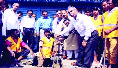 RANGPUR: Mayor of Rangpur City Corporation Mostafizur Rahman Mostafa launching the Clean City Campaign -2018 by cleaning a drain at Chartanla Mour point on the College Road as Chief Guest in the city on Thursday.