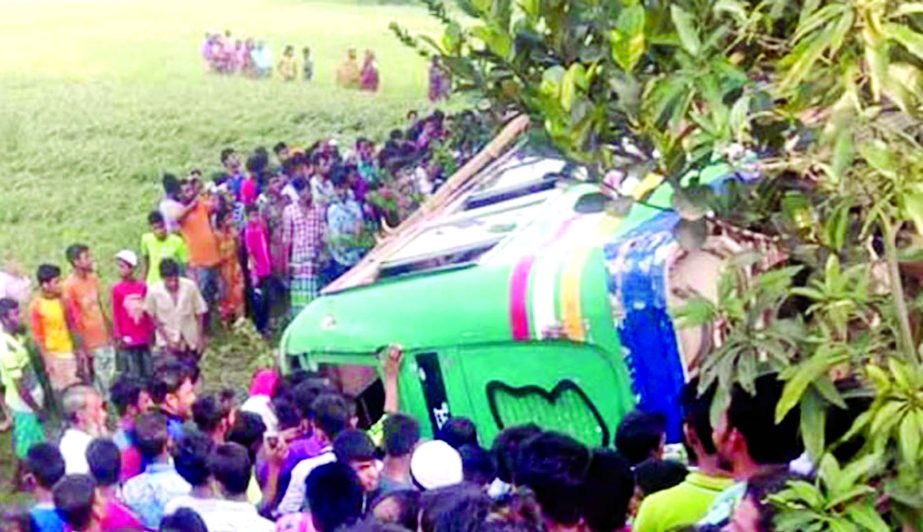 At least 50 garment workers were injured after two buses carrying them collided head on at Araihazar Upazila in Narayanganj on Monday.