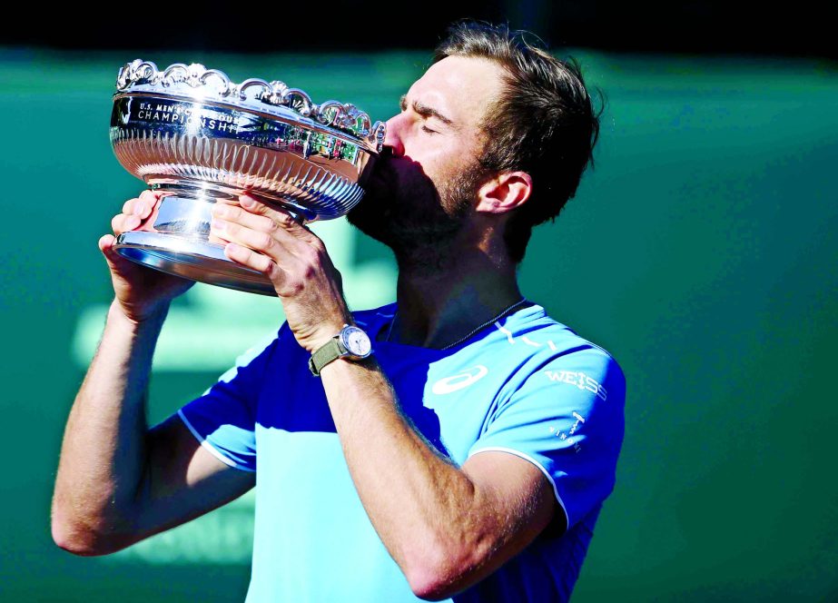 Steve Johnson poses with the U.S. Men's Clay Court Championship tennis trophy at River Oaks Country Club, Sunday, April 15, 2018, in Houston.