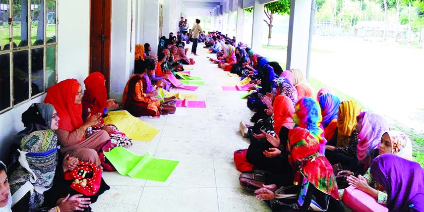 MELANDAH (Jamalpur): Students of Sheikh Fazilatunnesa Mujib Science and Technology University at Melandah Upazila observed a sit- in -programme on the campus demanding new VC recently.