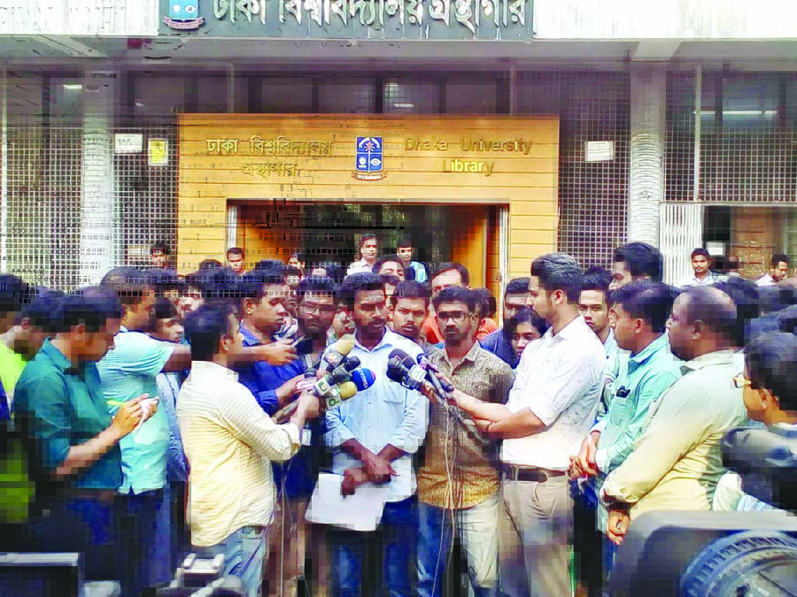 Joint Convener of General Students Right Protection Council Nurul Haq Nur announces a 7-day ultimatum to withdraw all cases filed against the students at a press conference held in front of DU Central Library on Wednesday.