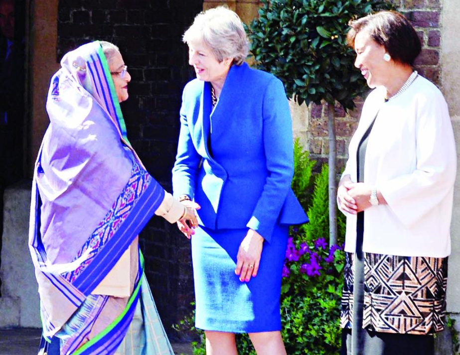 Prime Minister Sheikh Hasina now in London for attending the inaugural function of CHOGM-2018 shaking hands with British Prime Minister Theresa May at Lancaster House on Thursday. Commonwealth Secretary General Patrica Scotland looks on. PID photo
