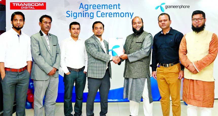 Rezwan Md. Chowdhury, Head of Loyalty Management of Grameenphone (GP) Limited and Shaikat Azad, Product Manager of Transcom Electronics Limited, exchanging an agreement signing documents at GP house in the city recently. Under the deal, Stars customers of